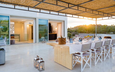 Casabella - Avola, Sicilia: Eigendom, Meubilair, Tafel, Gebouw, Interieur Ontwerp, Hout, Flooring, Verdieping, Stoel, Onroerend Goed