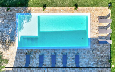 Tenuta Palù: Water, Dag, Blauw, Rechthoek, Hout, Zwembad, Fabriek, Vegetation, Huis, Gras