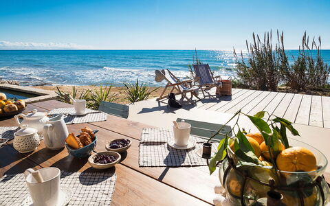 Casa Ninfa - Ispica, Sicilia: Water, Lucht, Eigendom, Meubilair, Tafel, Badplaats, Gebouw, Tableware, Stoel, Buitenmeubels