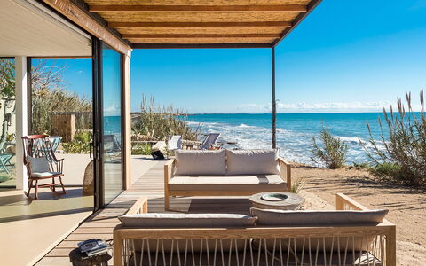 Casa Ninfa - Ispica, Sicilia: Water, Lucht, Eigendom, Fabriek, Gebouw, Azure, Schaduw, Buitenmeubels, Hout, Interieur Ontwerp