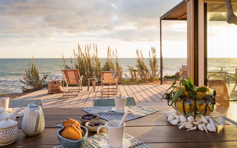 Casa Ninfa - Ispica, Sicilia: Lucht, Water, Wolk, Eigendom, Tableware, Gebouw, Fabriek, Badplaats, Tafel, Azure