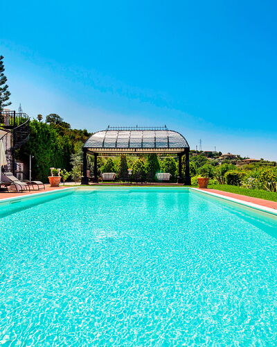 Villa Ester - Capo D'orlando, Sicilia: Water, Lucht, Fabriek, Eigendom, Zwembad, Gebouw, Boom, Natuur, Azure, Zwemwater