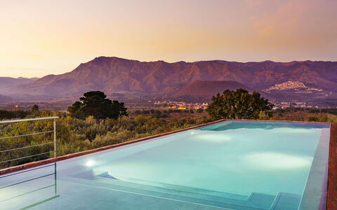 Dimora Vulcano - Castiglione Di Sicilia, Sicilia: Water, Lucht, Eigendom, Fabriek, Zwembad, Natuur, Azure, Gebouw, Rechthoek, Berg