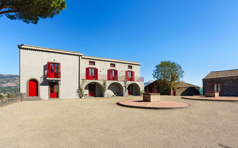 Dimora Vulcano - Castiglione Di Sicilia, Sicilia: Lucht, Fabriek, Boom, Land Lot, Venster, Onroerend Goed, Gebouw, Facade, Asfalt, Landschap