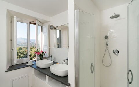 Dimora Vulcano - Castiglione Di Sicilia, Sicilia: Loodgieterswerkinrichting, Wastafel, Kraan, Fabriek, Spiegel, Gebouw, Badkamer, Badkamerkast, Wastafel In De Badkamer