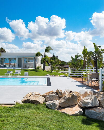 Casa Biancoverde - Marsala, Sicilia: Wolk, Lucht, Fabriek, Gebouw, Land Lot, Zwembad, Arecales, Water, Gras, Boom
