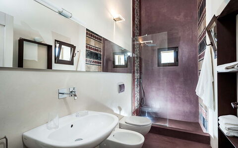 Isolina Verde - Scicli, Sicilia: Spiegel, Kraan, Wastafel, Loodgieterswerkinrichting, Eigendom, Wastafel In De Badkamer, Badkamer, Fotolijst, Interieur Ontwerp, Gebouw