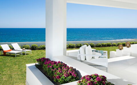 Mariposa - Fontane Bianche, Sicilia: Water, Fabriek, Lucht, Eigendom, Bloem, Gebouw, Natuur, Schaduw, Interieur Ontwerp, Buitenmeubels