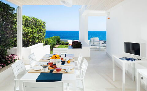 Mariposa - Fontane Bianche, Sicilia: Tafel, Meubilair, Eigendom, Gebouw, Azure, Fabriek, Lucht, Stoel, Interieur Ontwerp, Woonkamer