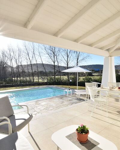 Villa Helios - Budoni, Sardegna: Water, Lucht, Fabriek, Eigendom, Meubilair, Tafel, Stoel, Zwembad, Schaduw, Venster