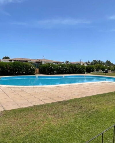 Luisa Apartment In Budoni, Shared Pool: Water, Lucht, Fabriek, Zwembad, Wolk, Gebouw, Schaduw, Rechthoek, Gras, Boom