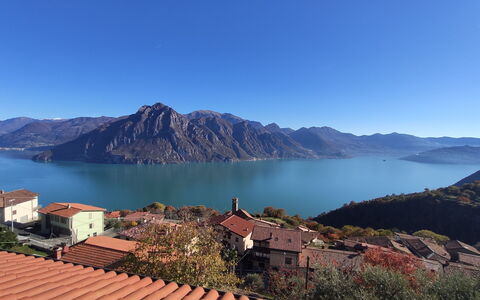 Xino Terrace View: Berg, Bergachtig Landvormen, Water, Zwemwater, Heuvel, Natuurlijk Landschap, Hoogland, Bergketen, Kust En Oceanic Landvormen, Bank