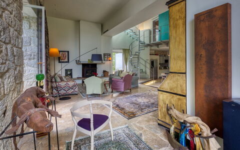 Villa Maestosa - Camaiore, Toscana: Fotolijst, Azure, Bankstel, Interieur Ontwerp, Hout, Gebouw, Verdieping, Flooring, Woonkamer, Huis