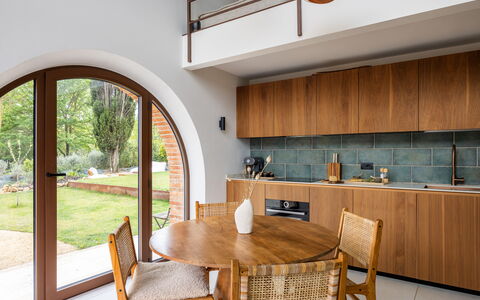 Pendolino Spereto Apartment With Pool, Montaione: Interieur Ontwerp, Meubilair, Hout, Flooring, Keuken, Countertop, Verdieping, Verlichting, Plafond, Kamer