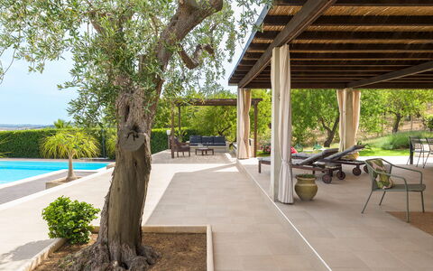 Casa Cortese - Noto, Sicilia: Fabriek, Eigendom, Stoel, Tafel, Boom, Schaduw, Hout, Vrije Tijd, Buitenmeubels, Onroerend Goed