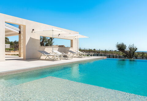 Villa Argento - Rosolini, Sicilia: Water, Lucht, Fabriek, Blauw, Zwembad, Azure, Schaduw, Boom, Gebouw, Samengesteld Materiaal