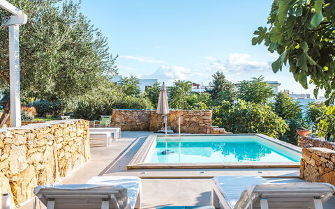 Villa Trullo - Torricella, Puglia: Water, Lucht, Dag, Eigendom, Fabriek, Zwembad, Wolk, Azure, Natuur, Boom