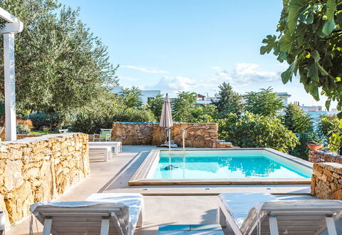 Villa Trullo - Torricella, Puglia: Water, Lucht, Dag, Eigendom, Fabriek, Zwembad, Wolk, Azure, Natuur, Boom