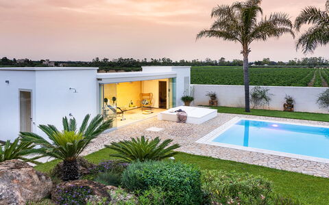 Casa Ocra - Misiliscemi, Sicilia: Fabriek, Water, Gebouw, Lucht, Wolk, Boom, Architectuur, Venster, Arecales, Zwembad