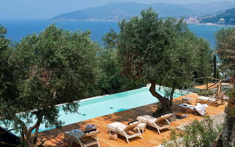 Pietramare - Castellabate, Campania: Water, Fabriek, Eigendom, Lucht, Natuur, Azure, Zwembad, Natuurlijk Landschap, Buitenmeubels, Boom