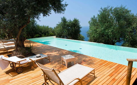 Pietramare - Castellabate, Campania: Meubilair, Tafel, Eigendom, Gebouw, Lucht, Zwembad, Boom, Schaduw, Stoel, Buitenmeubels