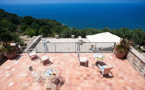 Pietramare - Castellabate, Campania: Lucht, Fabriek, Water, Eigendom, Bloempot, Badplaats, Gebouw, Hout, Buitenmeubels, Flooring