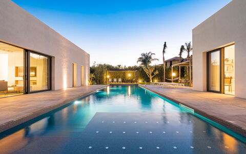 Villa Duetto - Siracusa, Sicilia: Water, Lucht, Gebouw, Licht, Azure, Verlichting, Architectuur, Boom, Interieur Ontwerp, Condominium