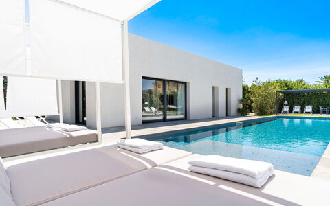 Villa Duetto - Siracusa, Sicilia: Water, Zwembad, Interieur Ontwerp, Lucht, Schaduw, Venster, Gebouw, Rechthoek, Condominium, Onroerend Goed