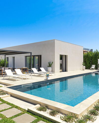 Villa Duetto - Siracusa, Sicilia: Fabriek, Lucht, Water, Eigendom, Azure, Zwembad, Schaduw, Architectuur, Rechthoek, Gebouw