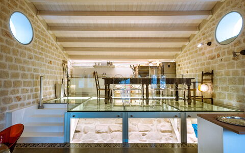 Casa Masseria - Scicli, Sicilia: Azure, Verlichting, Tafel, Verdieping, Water, Flooring, Stoel, Gebouw, Hout, Onroerend Goed