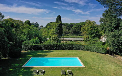 Torre Delle Cornacchie: Wolk, Lucht, Fabriek, Eigendom, Boom, Natuurlijk Landschap, Zwembad, Land Lot, Gras, Vrije Tijd