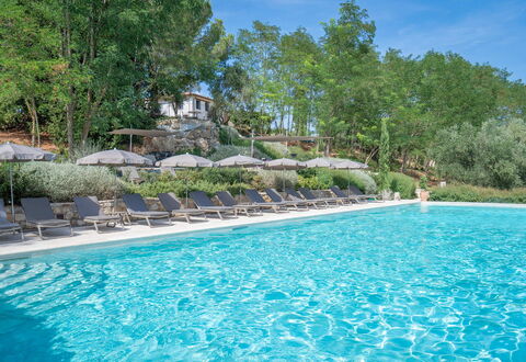 Nocellara Spereto Apartment With Pool, Montaione: Zwembad, Buitenmeubels, Toevlucht, Eco Hotel, Ligstoel, Landscaping, Badplaats, Thermae, Paraplu, Hacienda