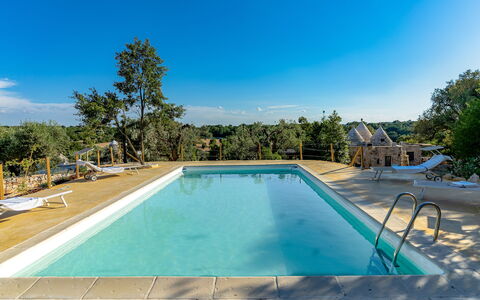 Trulli Di Grieco: Water, Lucht, Eigendom, Fabriek, Zwembad, Azure, Boom, Schaduw, Rechthoek, Vrije Tijd