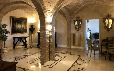 Luxury Villa Con Spa e Panorama a 40 Min Da Roma: Fabriek, Kunst, Gebouw, Stoel, Kamerplant, Plafond, Fotolijst, Huis,  Passage\, Vault