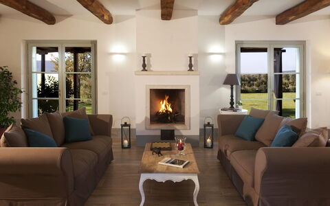 Villa Sant'andrea: Meubilair, Eigendom, Bankstel, Woonkamer, Tafel, Verlichting, Interieur Ontwerp, Hout, Verdieping, Comfort