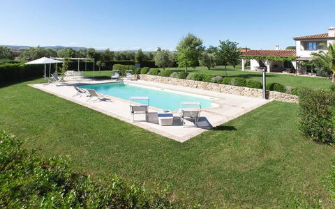 Villa Sant'andrea: Water, Lucht, Fabriek, Zwembad, Land Lot, Buitenmeubels, Boom, Schaduw, Vrije Tijd, Rechthoek