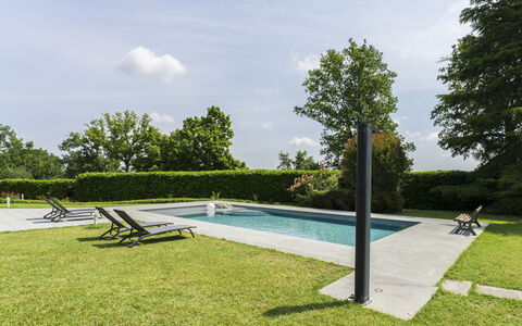 Casa del Marchese, Pool, Wifi, Castell' Arquato: Lucht, Water, Wolk, Fabriek, Zwembad, Schaduw, Boom, Buitenmeubels, Rechthoek, Gras