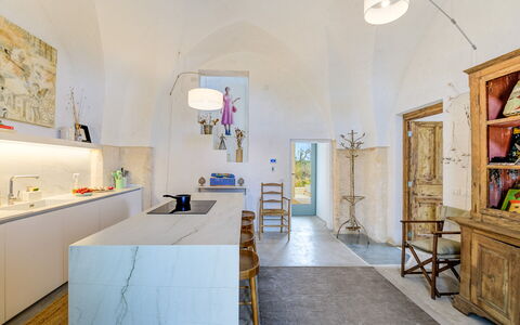 Lamia del Grano: Eigendom, Meubilair, Cabinetry, Fotolijst, Azure, Interieur Ontwerp, Verlichting, Tafel, Lade, Gebouw