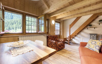 Chalet Borgo Walser Testa 7: Meubilair, Tafel, Gebouw, Venster, Hout, Interieur Ontwerp, Flooring, Verdieping, Beits, Woonkamer