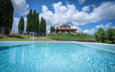 Vineyard’s Cottage With Pool, Ac, Wifi - Siena: Wolk, Water, Lucht, Fabriek, Eigendom, Boom, Azure, Gebouw, Zwembad, Natuurlijk Landschap
