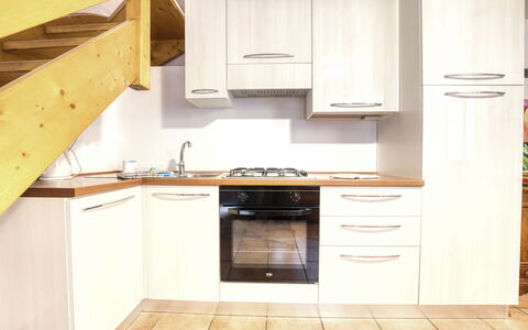 Incanto Walser Apartments Ronco: Cabinetry, Countertop, Meubilair, Keuken, Fornuis, Hout, Lade, Gebouw, Interieur Ontwerp, Flooring