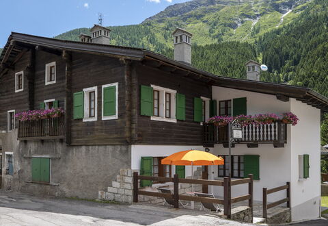 Incanto Walser Apartments Ronco: Gebouw, Eigendom, Venster, Lucht, Fabriek, Berg, Huis, Verblijf, Woongebied, Buurt