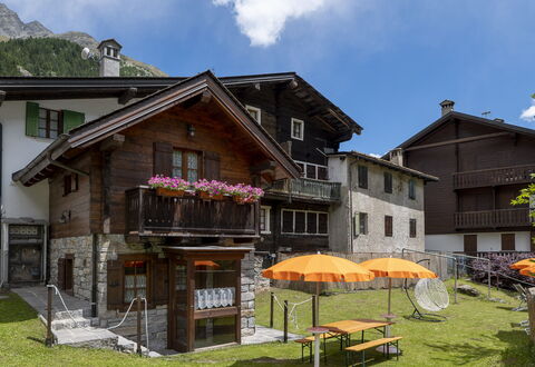 Incanto Walser Apartments Ronco: Lucht, Gebouw, Fabriek, Wolk, Eigendom, Venster, Huis, Bloem, Land Lot, Verblijf