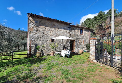 Il Cantuccio: Lucht, Wolk, Fabriek, Eigendom, Gebouw, Boom, Land Lot, Landelijk Gebied, Verblijf, Gras