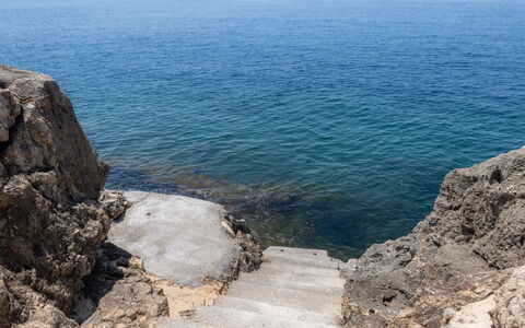 Villa Demar: Water, Watervoorraden, Azure, Kust En Oceanic Landvormen, Terrein, Meer, Horizon, Bedrock, Vorming, Headland