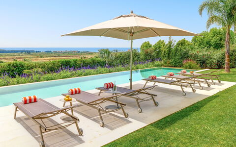 Villa Smeraldo - Sea Front | By Rocco Forte Villas: Meubilair, Eigendom, Fabriek, Lucht, Paraplu, Tafel, Schaduw, Azure, Buitenmeubels, Boom