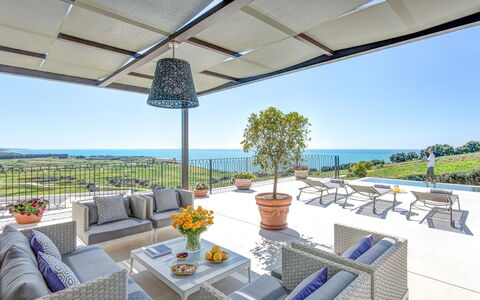 Villa Smeraldo - Sea Front | By Rocco Forte Villas: Lucht, Fabriek, Water, Eigendom, Meubilair, Tafel, Bloempot, Azure, Gebouw, Schaduw