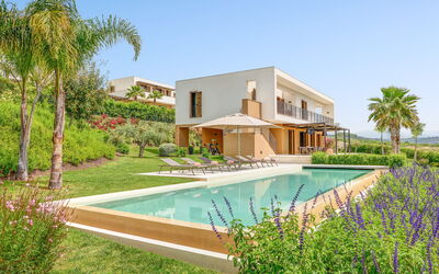 Villa Smeraldo - Sea Front | By Rocco Forte Villas: Fabriek, Water, Eigendom, Gebouw, Lucht, Azure, Boom, Bloem, Architectuur, Zwembad