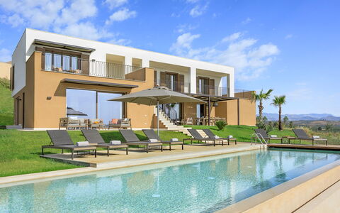 Villa Topazio - Sea View | By Rocco Forte Villas: Lucht, Water, Wolk, Fabriek, Venster, Zwembad, Gebouw, Schaduw, Boom, Buitenmeubels