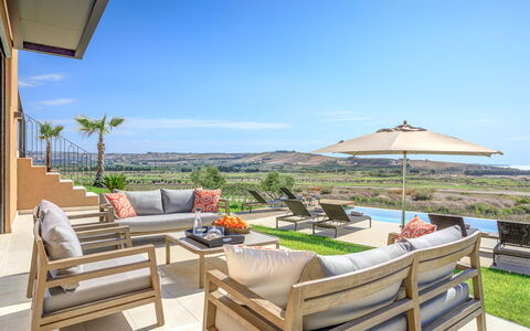 Villa Topazio - Sea View | By Rocco Forte Villas: Lucht, Fabriek, Eigendom, Meubilair, Gebouw, Azure, Badplaats, Schaduw, Buitenmeubels, Interieur Ontwerp